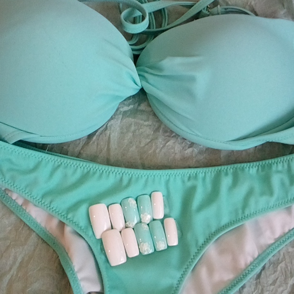 Bikini 10 matching nails and bikini size small